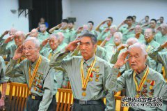 在解除了中国30万士兵的武装后，它正在招募士兵