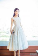 新年服装的“幸运裙”，160名女孩身高不足，第