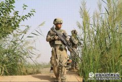 动态警察巡逻和静态服务站的结合